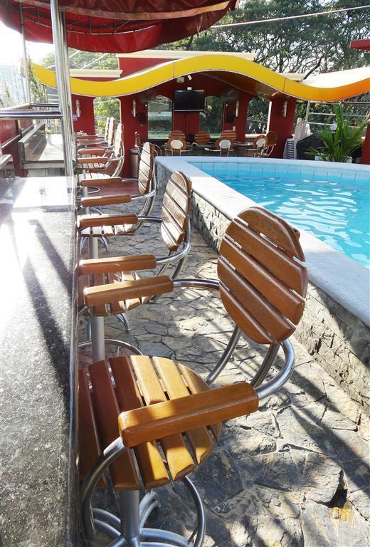 Fields Walking Street Hotel Angeles Exterior foto
