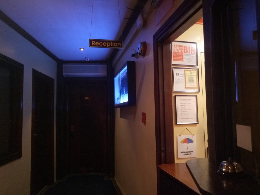 Fields Walking Street Hotel Angeles Exterior foto