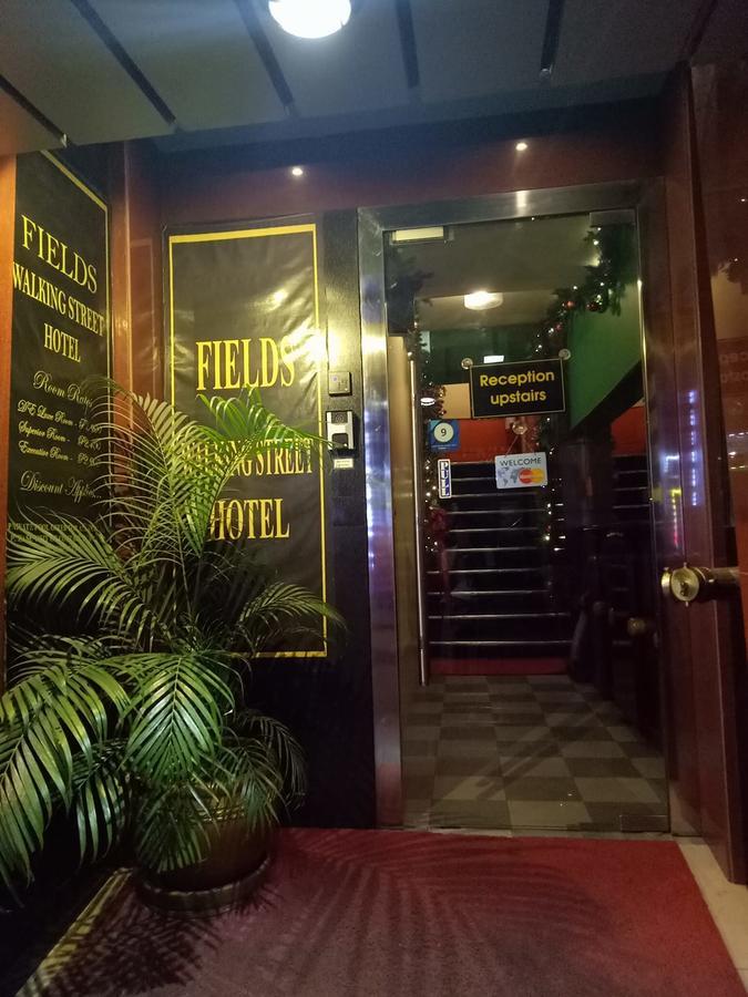 Fields Walking Street Hotel Angeles Exterior foto