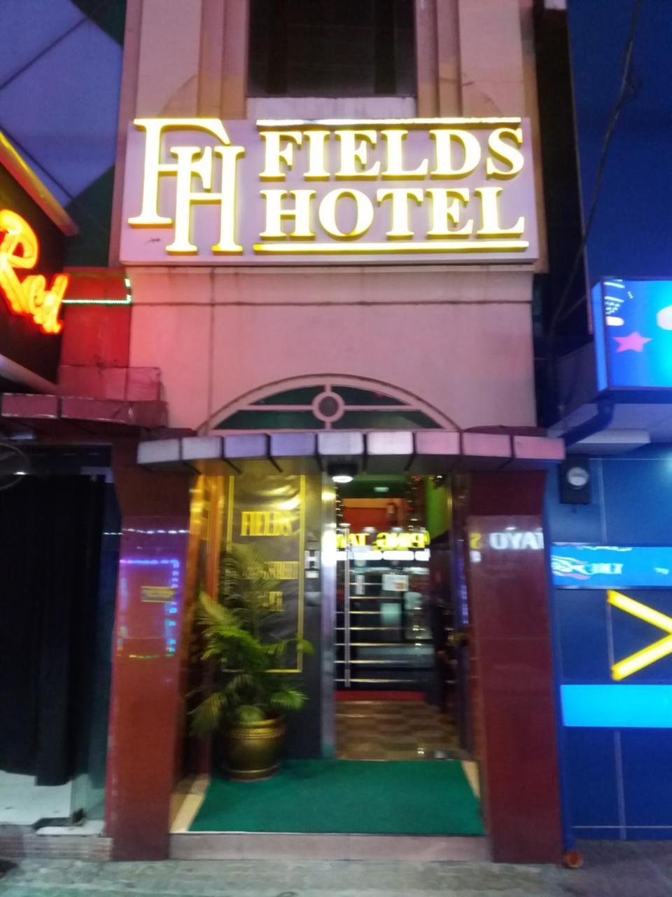 Fields Walking Street Hotel Angeles Exterior foto